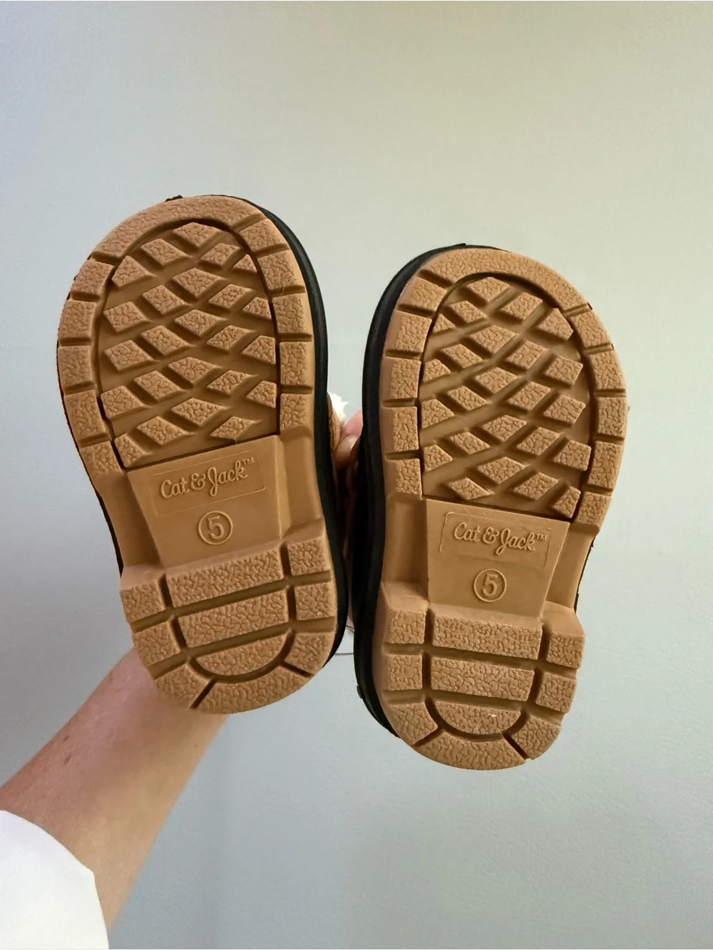 Cat & Jack Kids Tan Snow Boots Waterproof Sizes 5 Toddler - New w Tags - Scuffs